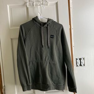 Men’s dark green under armor hoodie with strings